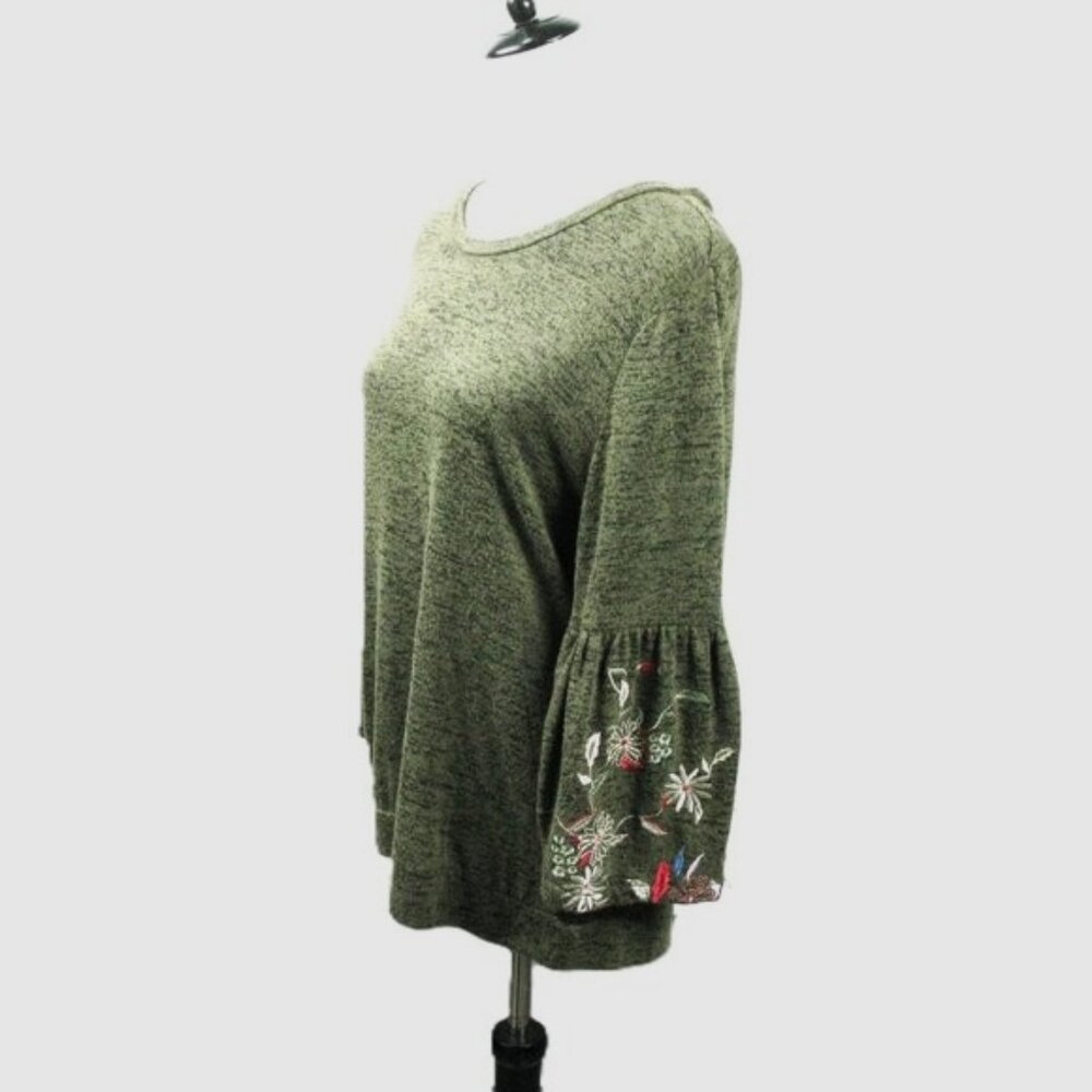 Time and Tru Green 3/4 Floral Embroidered Sleeve Knit Top Size Large